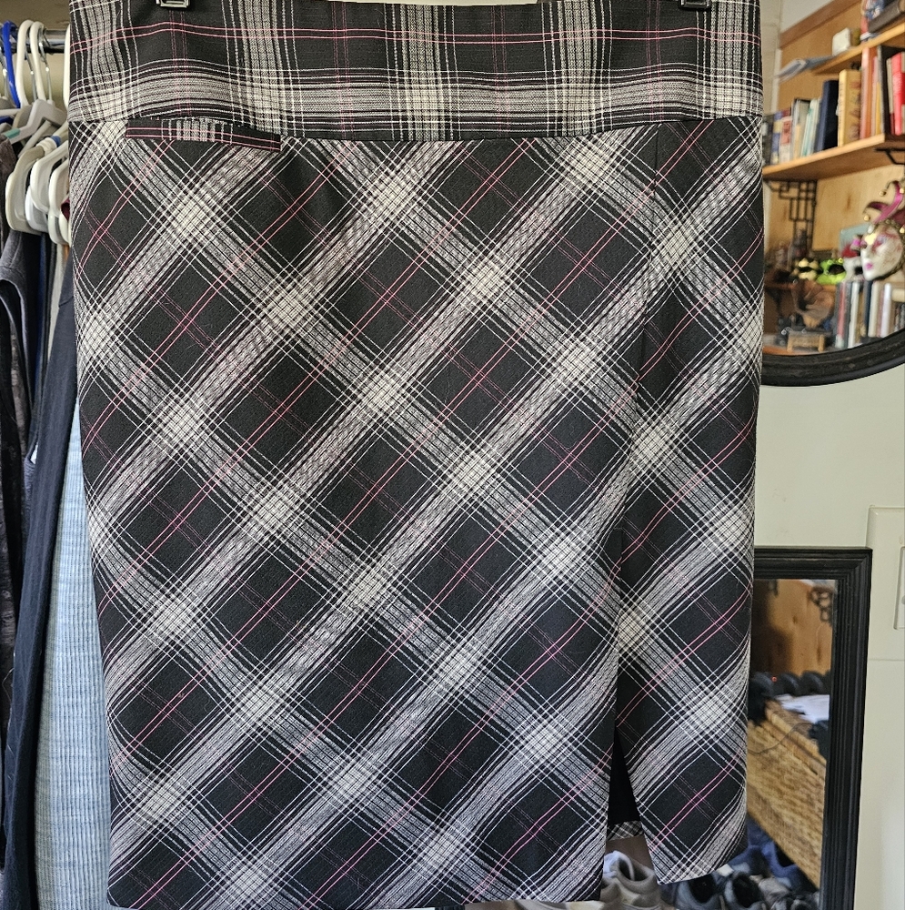 Express Design Studio Black, White and Pink Pencil Skirt Knee-Length Casual